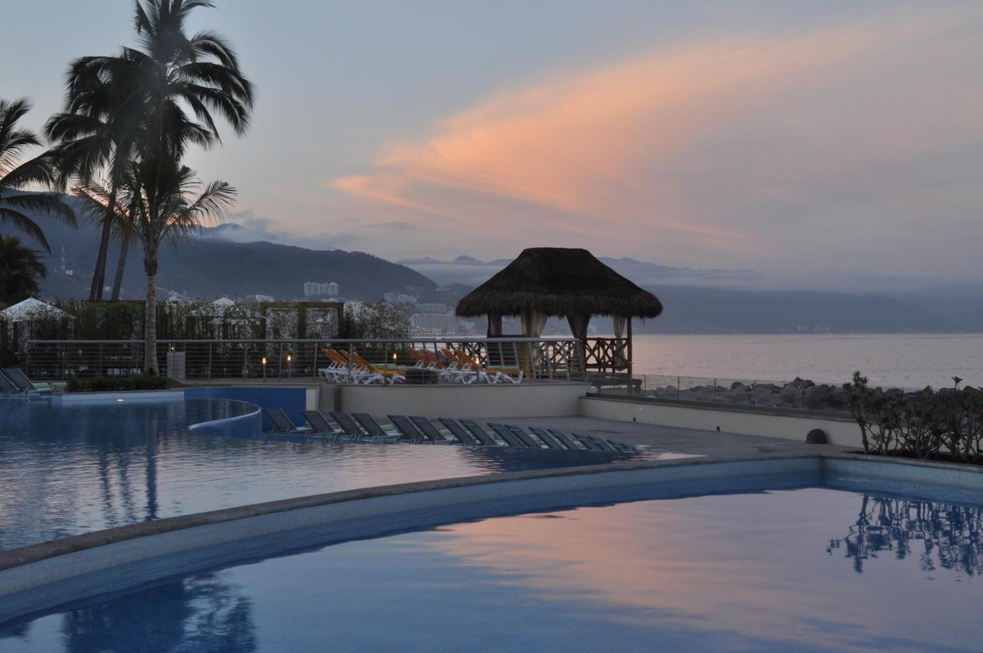 Sunset Plaza Beach Resort Puerto Vallarta All Inclusive Bagian luar foto