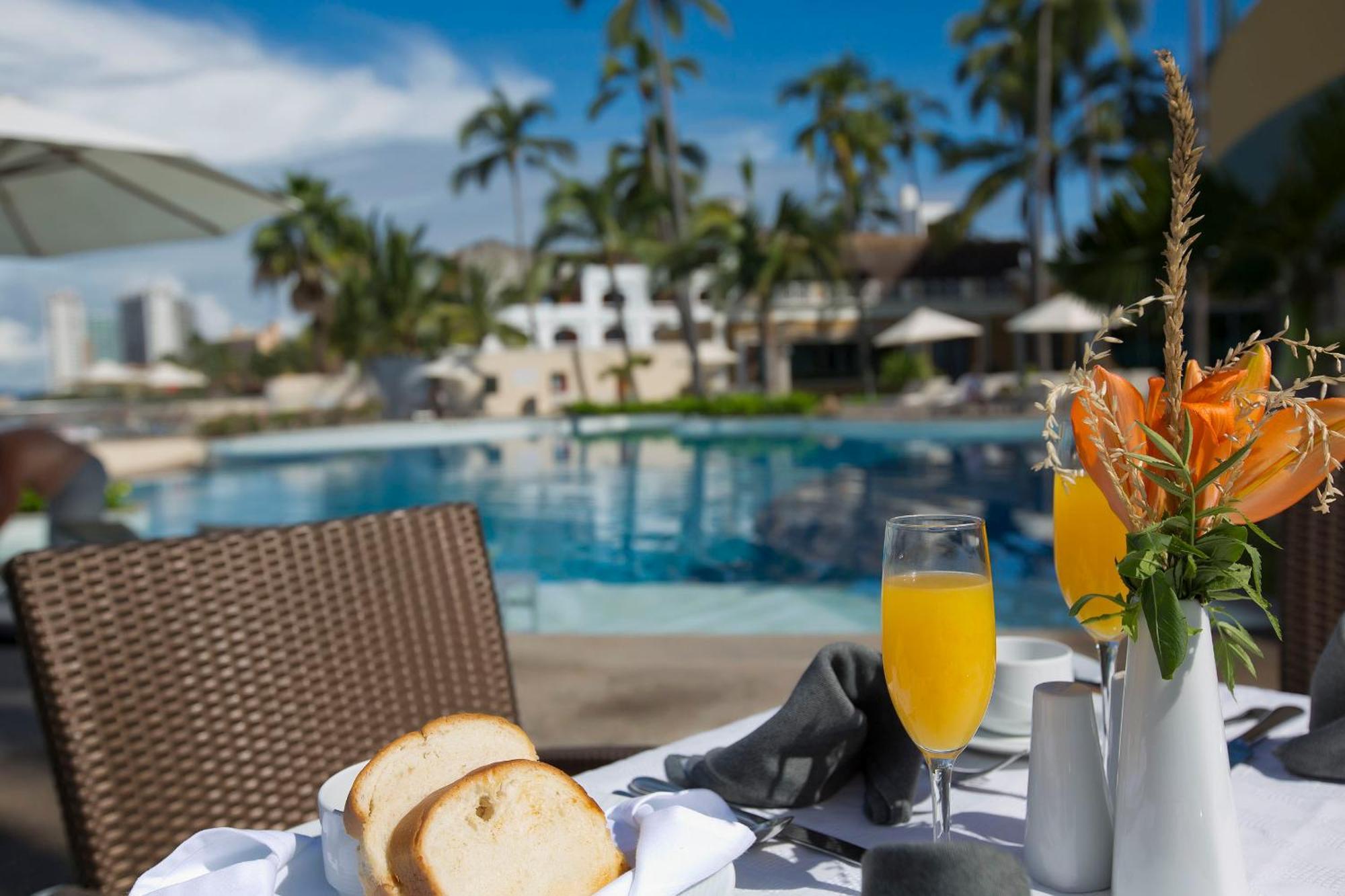 Sunset Plaza Beach Resort Puerto Vallarta All Inclusive Bagian luar foto